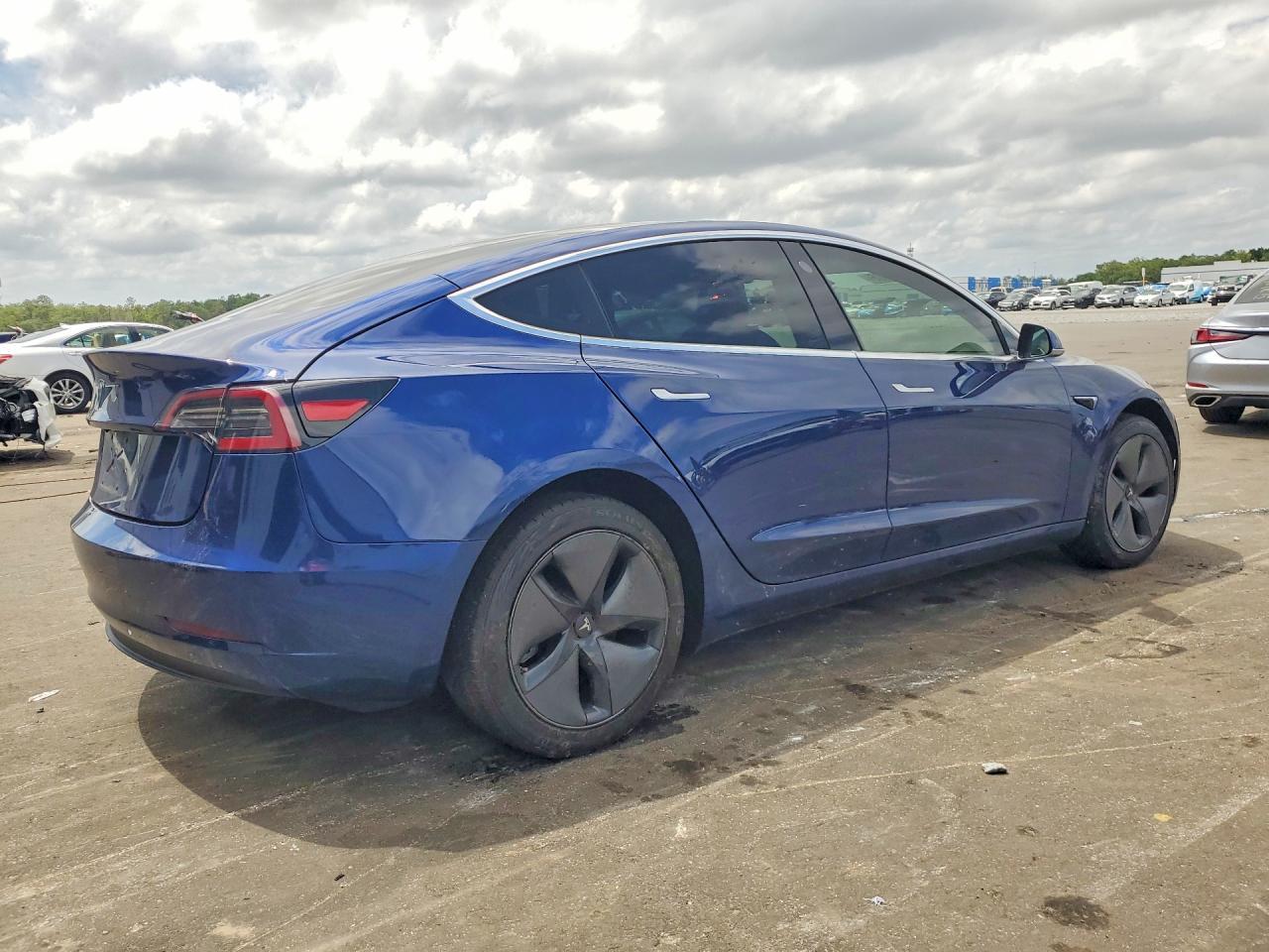 2018 Tesla Model 3 - Image 3