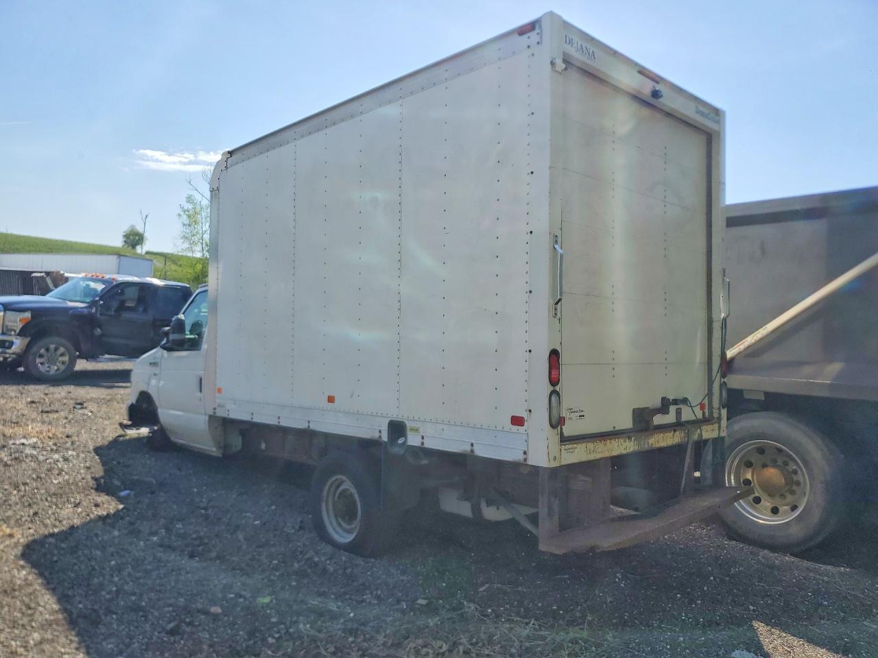 2017 Ford E350 Box Truck - Фото 2