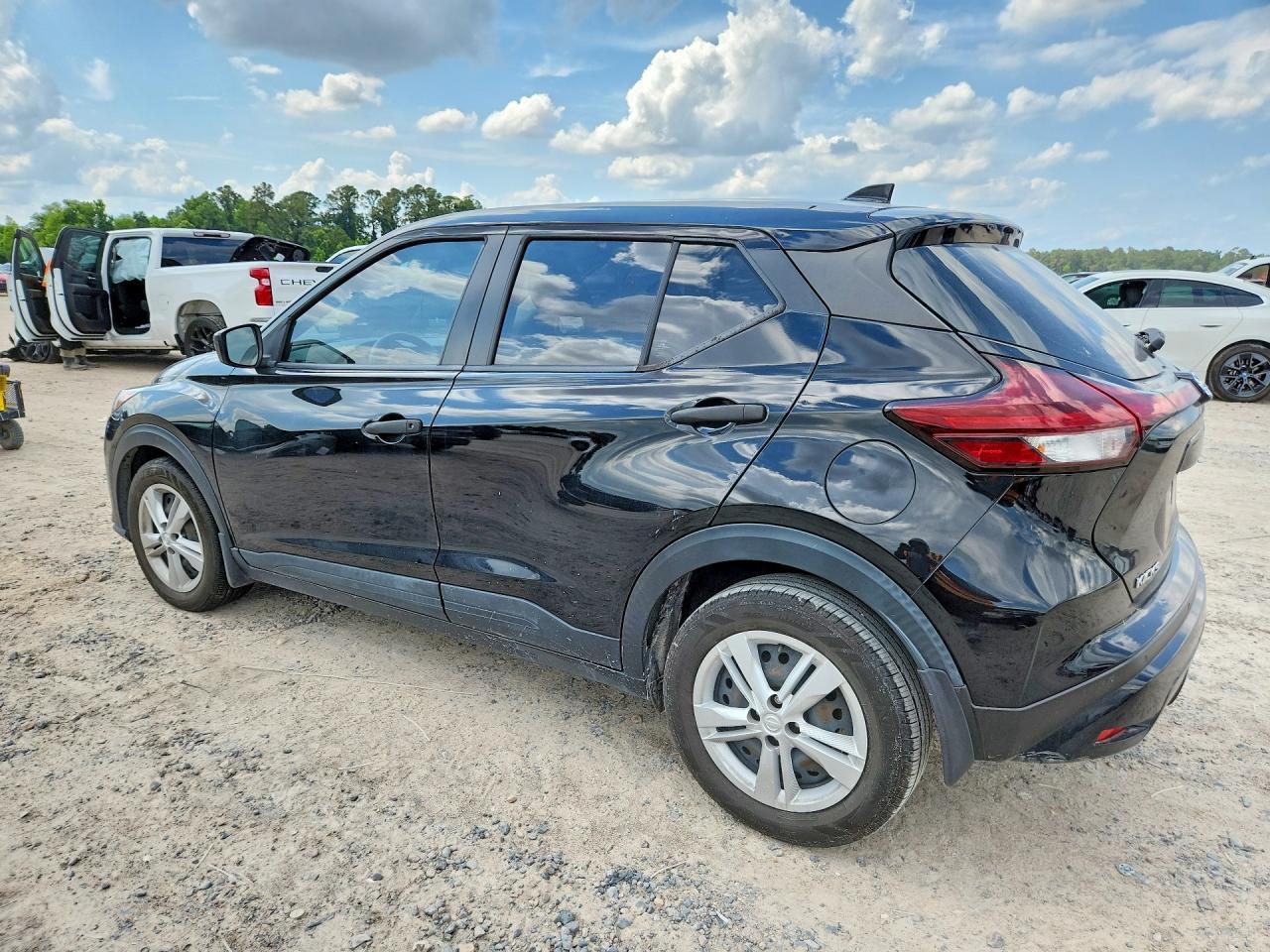 2021 Nissan Kicks S - Фото 2