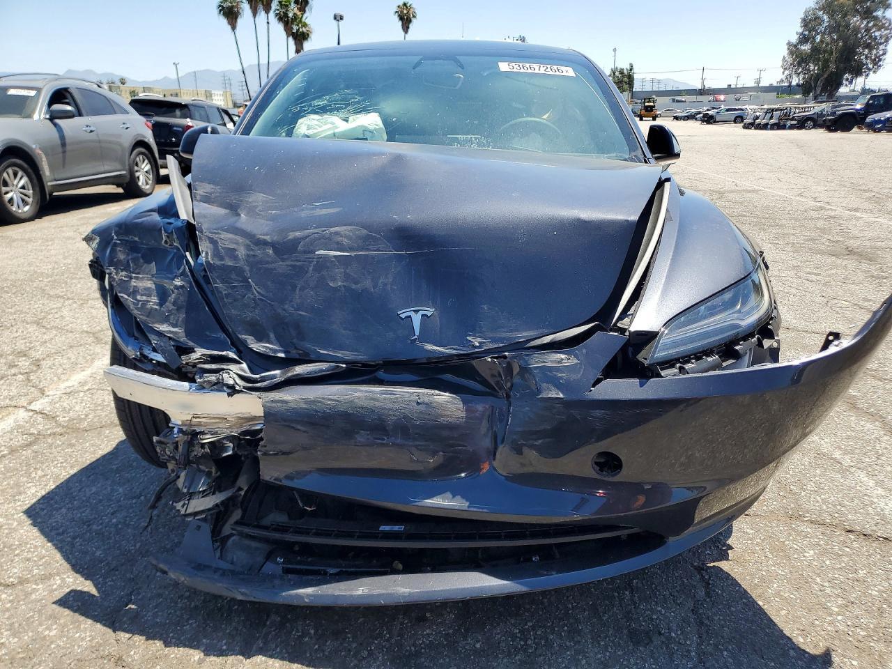 2025 Tesla Model 3 - Фото 5
