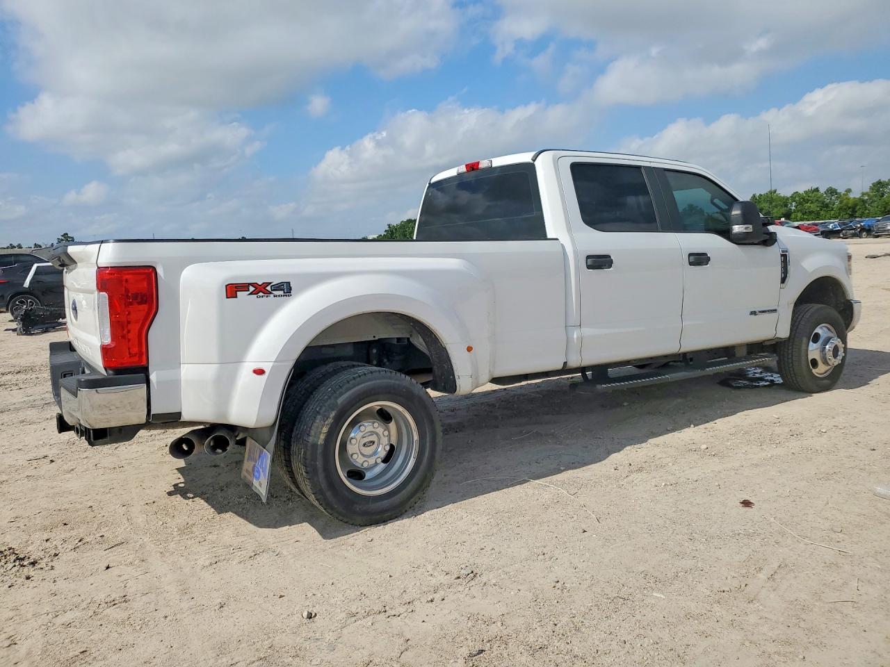 2018 Ford F350 Super Duty - Image 3