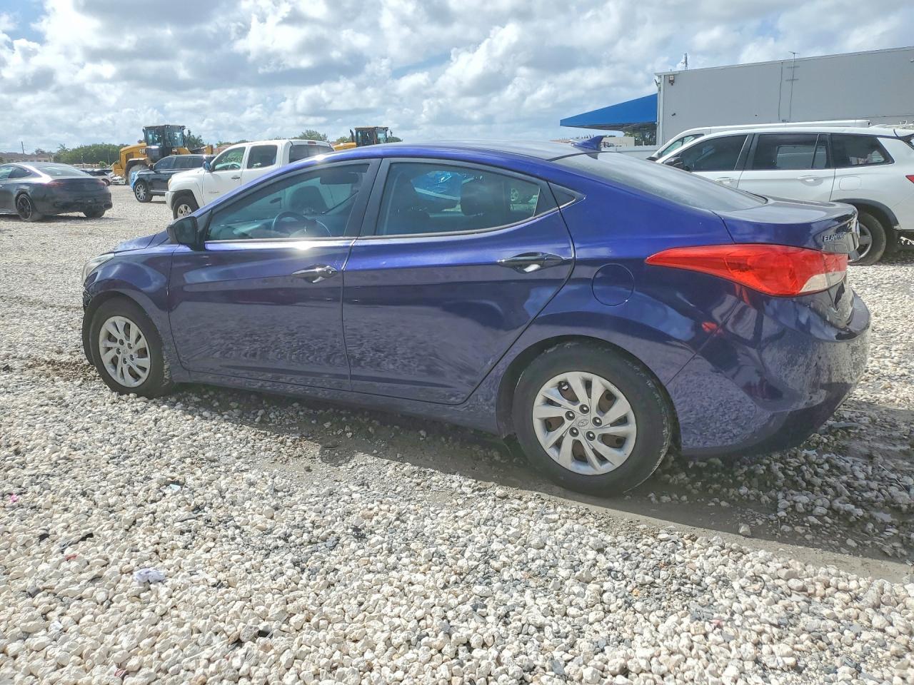 2013 Hyundai Elantra Gls - Image 2
