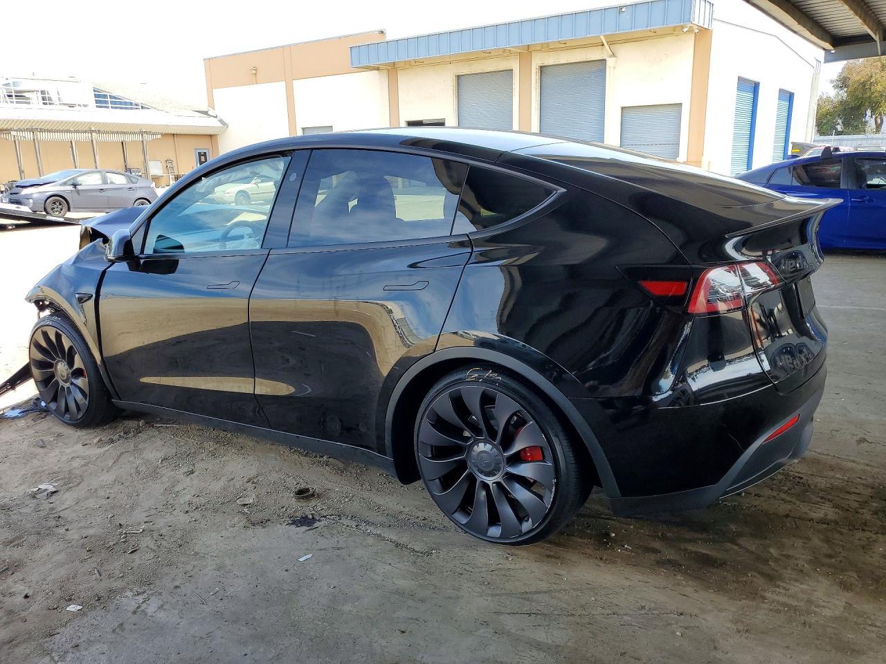 2024 Tesla Model Y - Фото 2