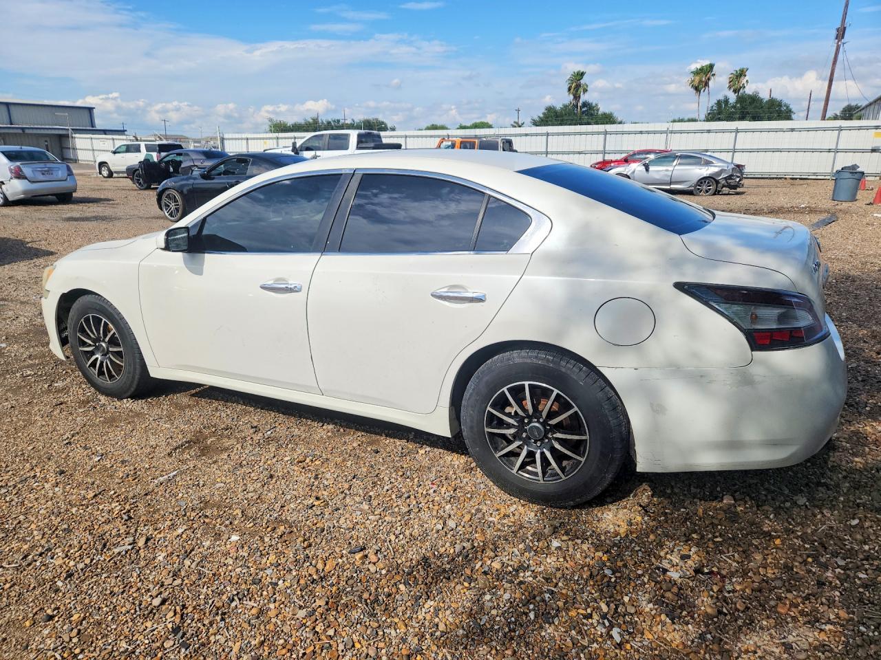 2014 Nissan Maxima 3.5 S - Image 2