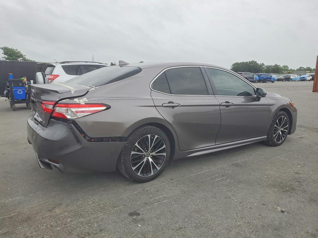 2020 Toyota Camry Se - Image 3