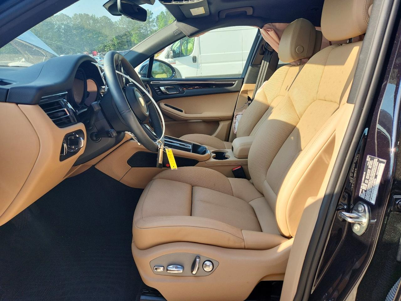 2025 Porsche Macan S - Image 7
