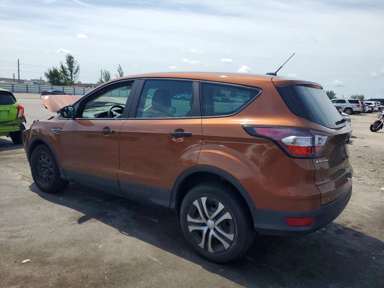 2017 Ford Escape S - Фото 2