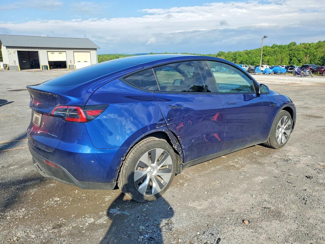 2023 Tesla Model Y - Image 3
