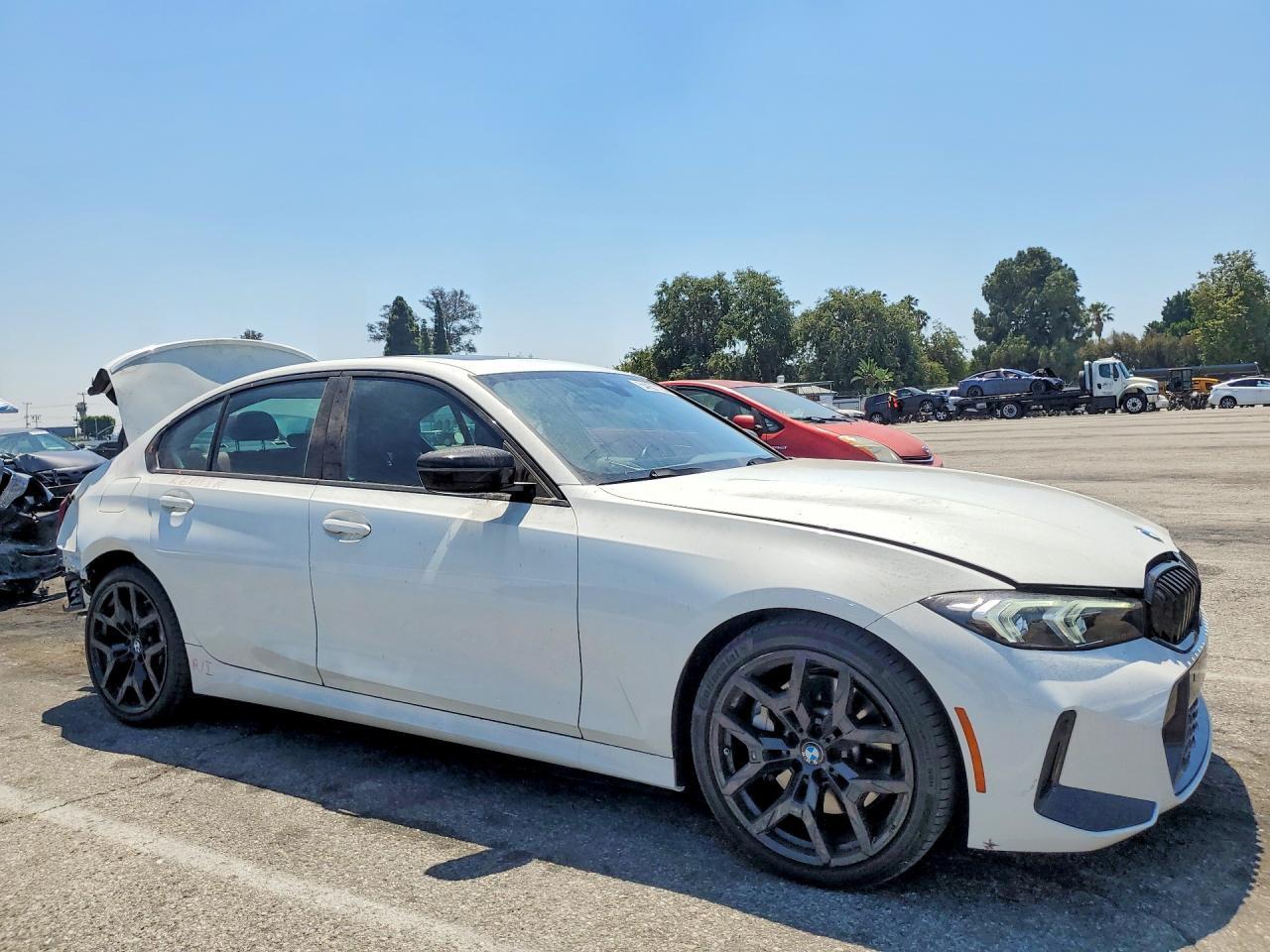 2025 BMW 330I - Фото 4