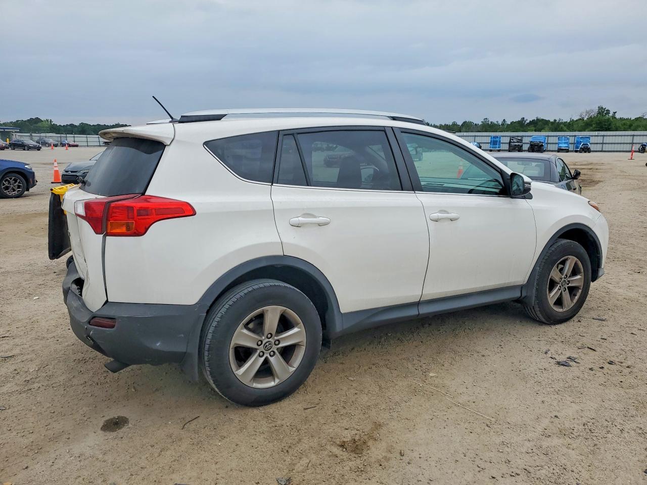 2015 Toyota Rav4 Xle - Image 3