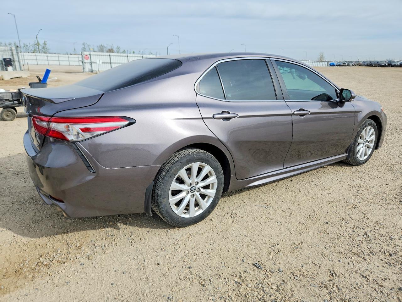 2019 Toyota Camry L - Фото 3