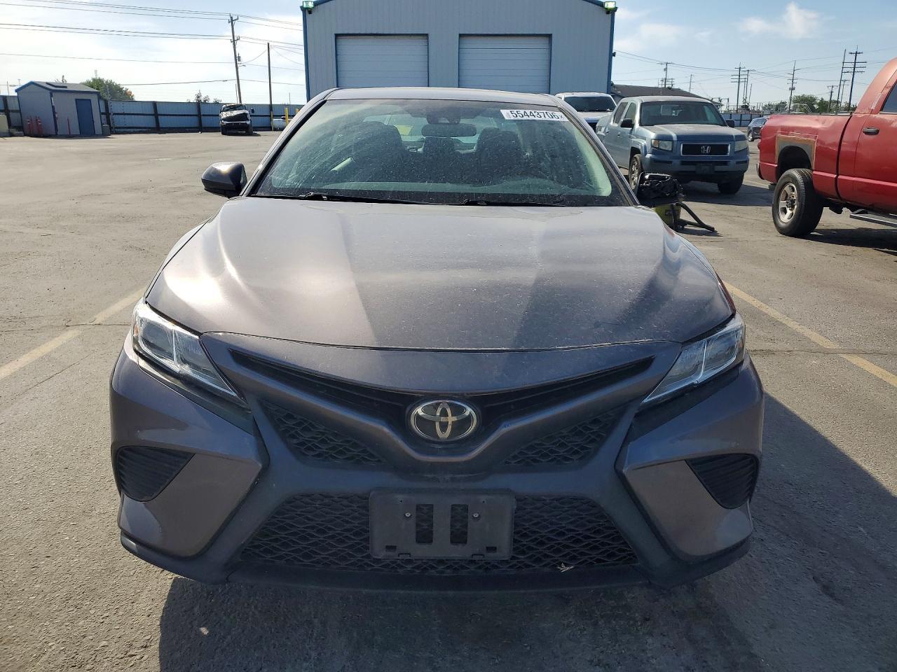 2019 Toyota Camry Se - Image 5