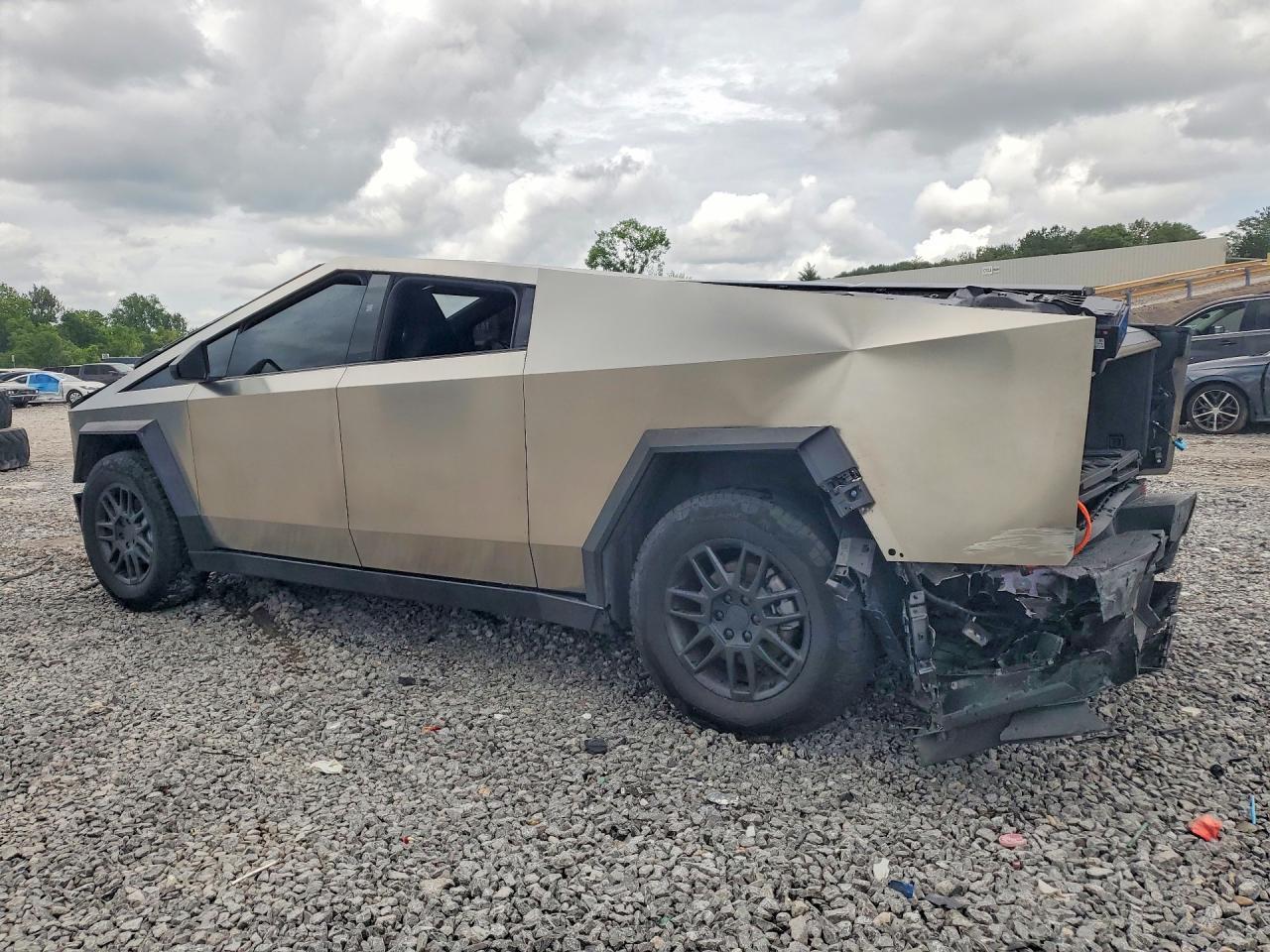 2025 Tesla Cybertruck - Image 2