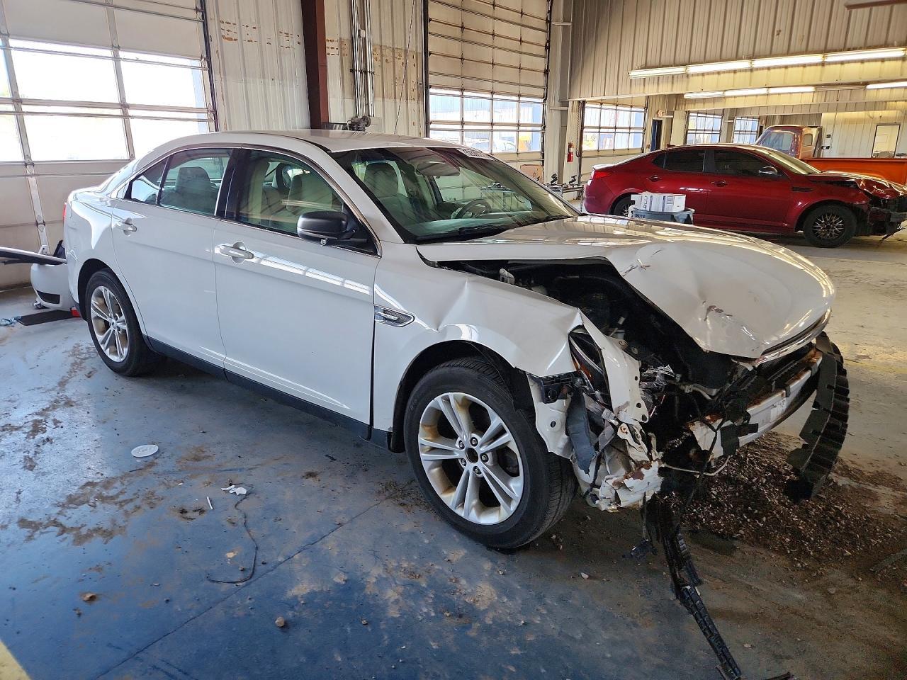 2017 Ford Taurus Se - Фото 4
