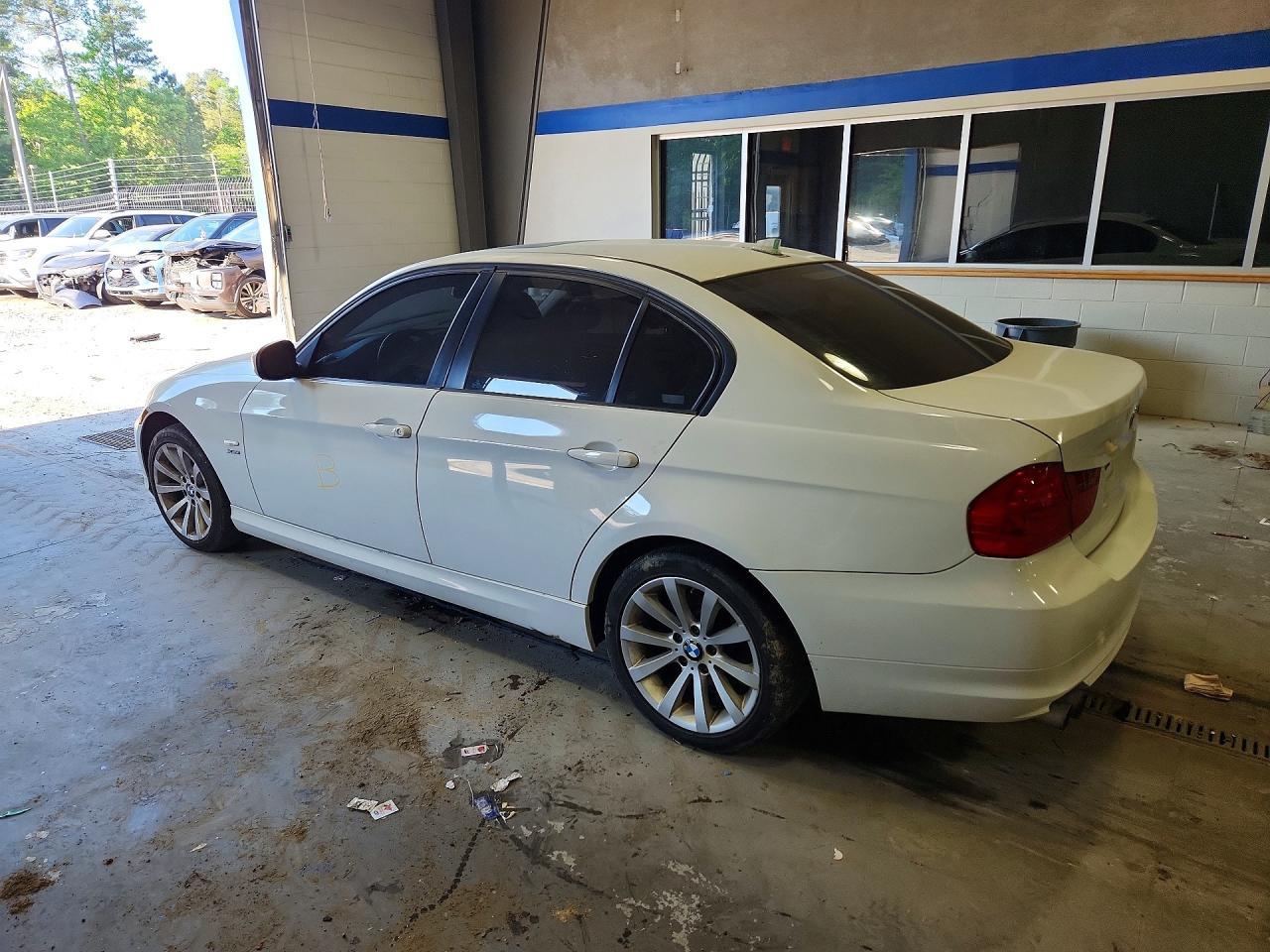 2011 BMW 328I - Image 2