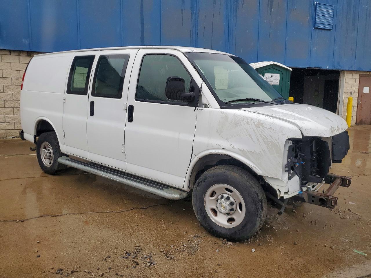 2022 Chevrolet Express G2500 Delivery Van - Image 4