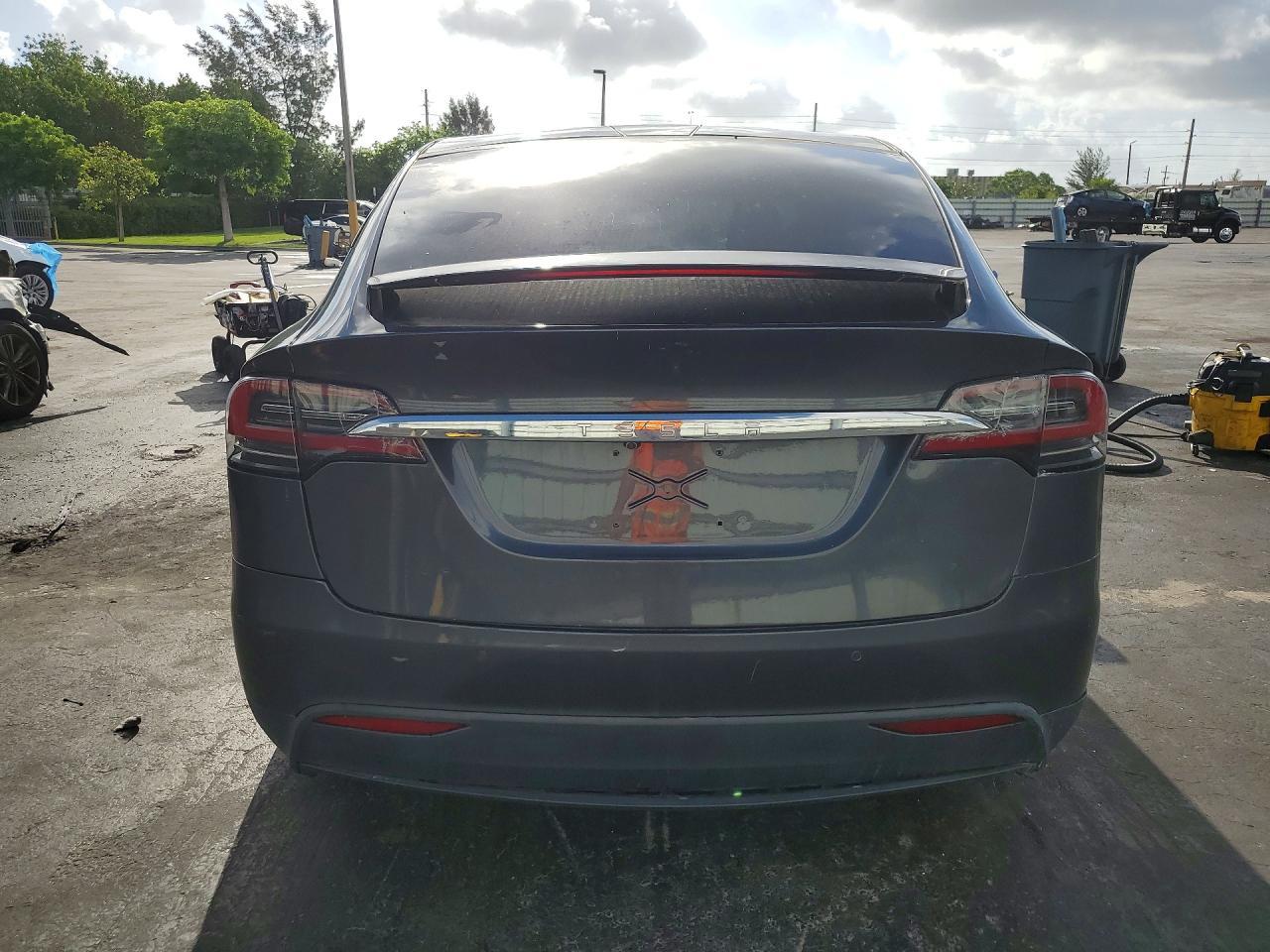 2017 Tesla Model X 100D - Image 6