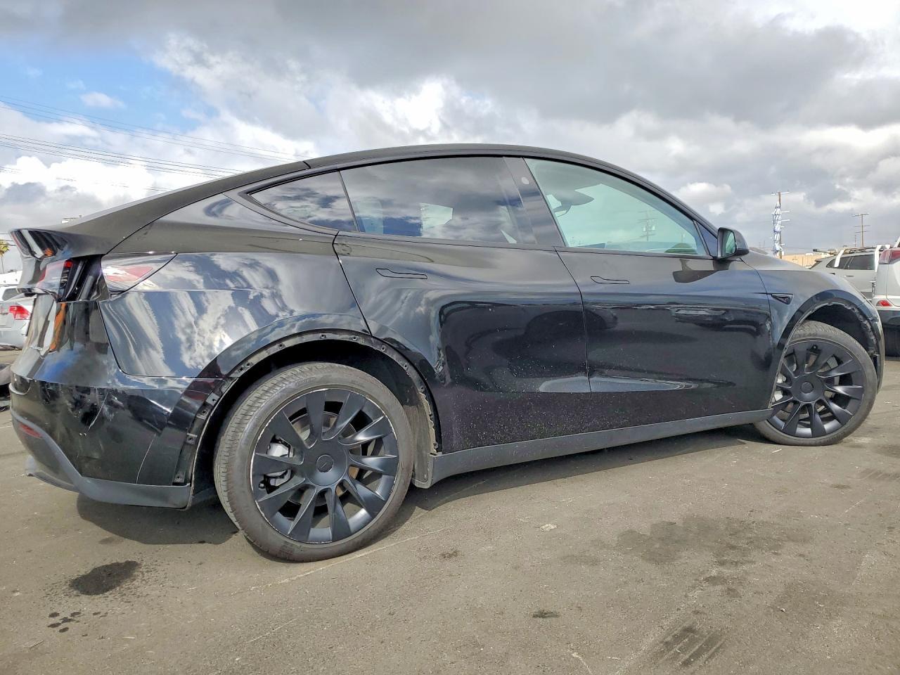 2023 Tesla Model Y - Фото 3