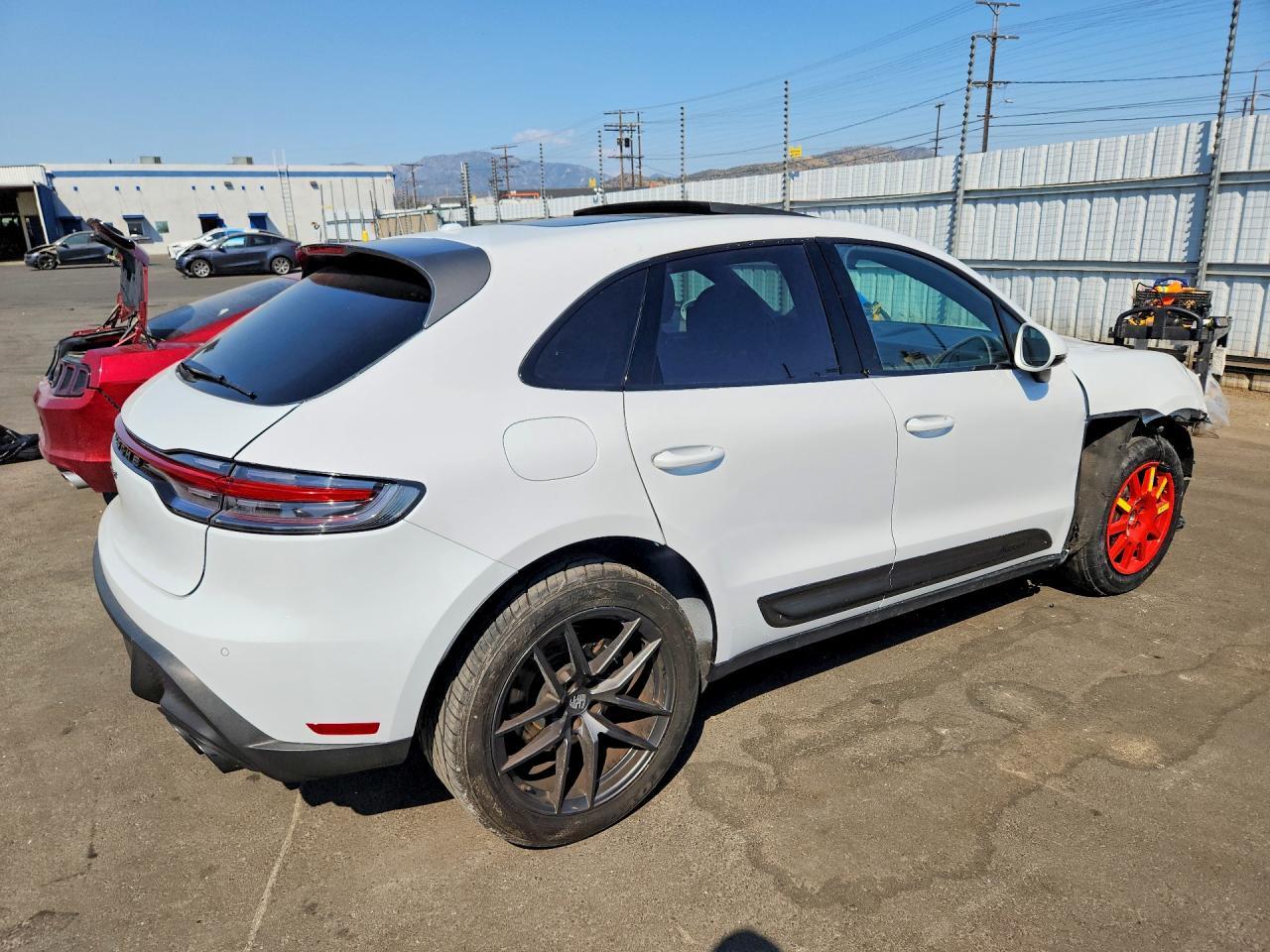 2023 Porsche Macan Base - Image 3