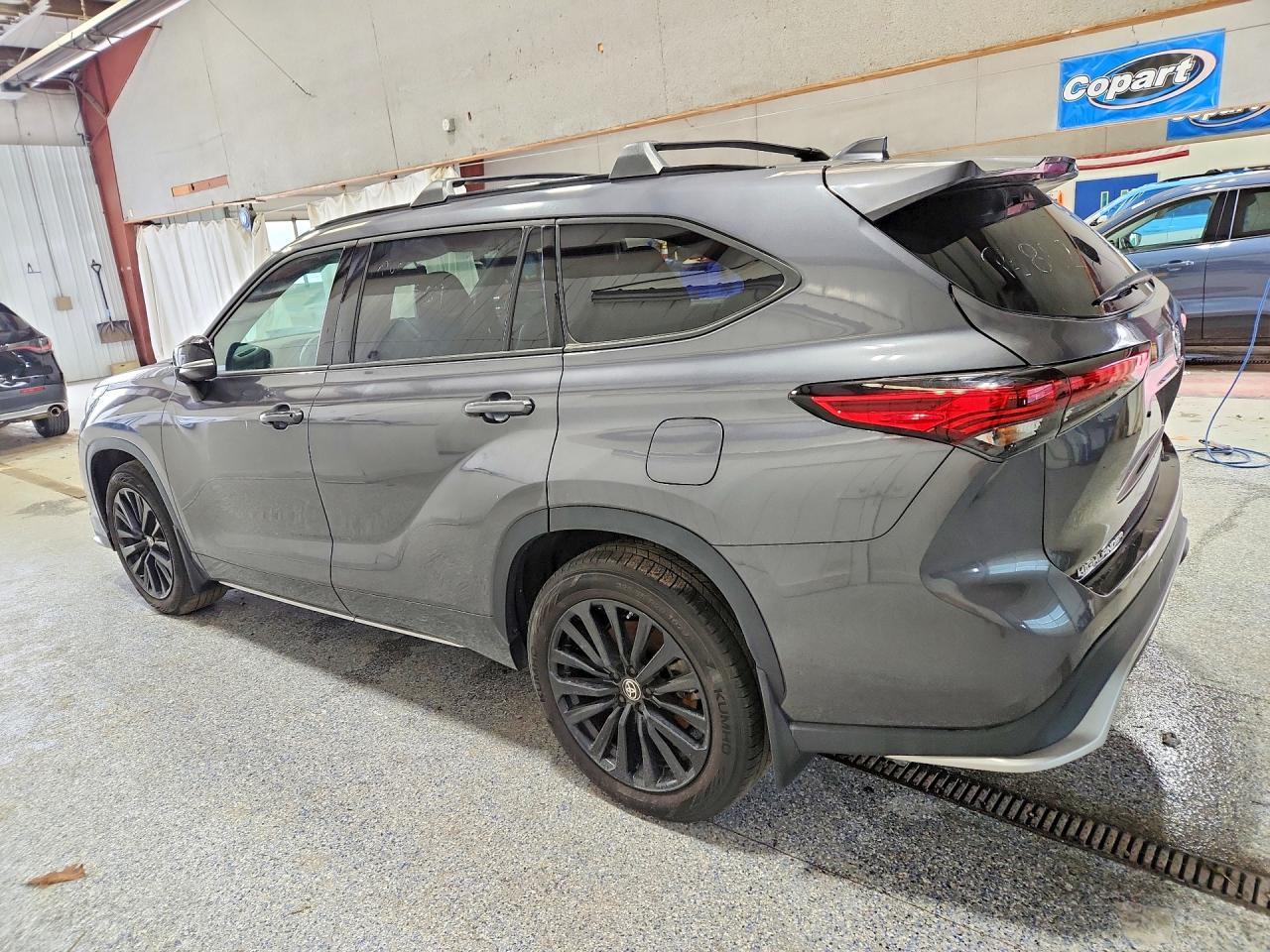 2023 Toyota Highlander L - Фото 2