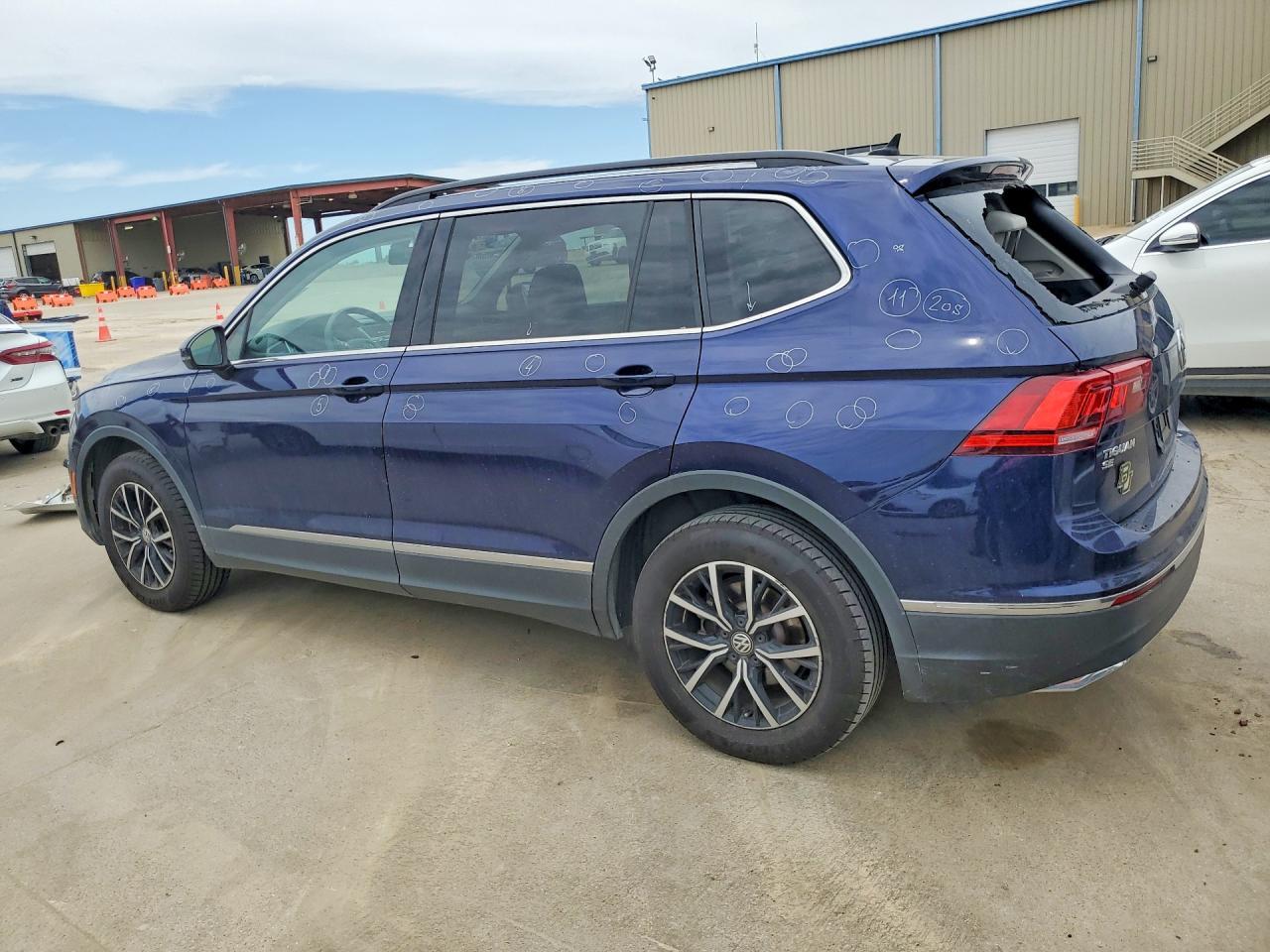 2021 Volkswagen Tiguan Se - Фото 2
