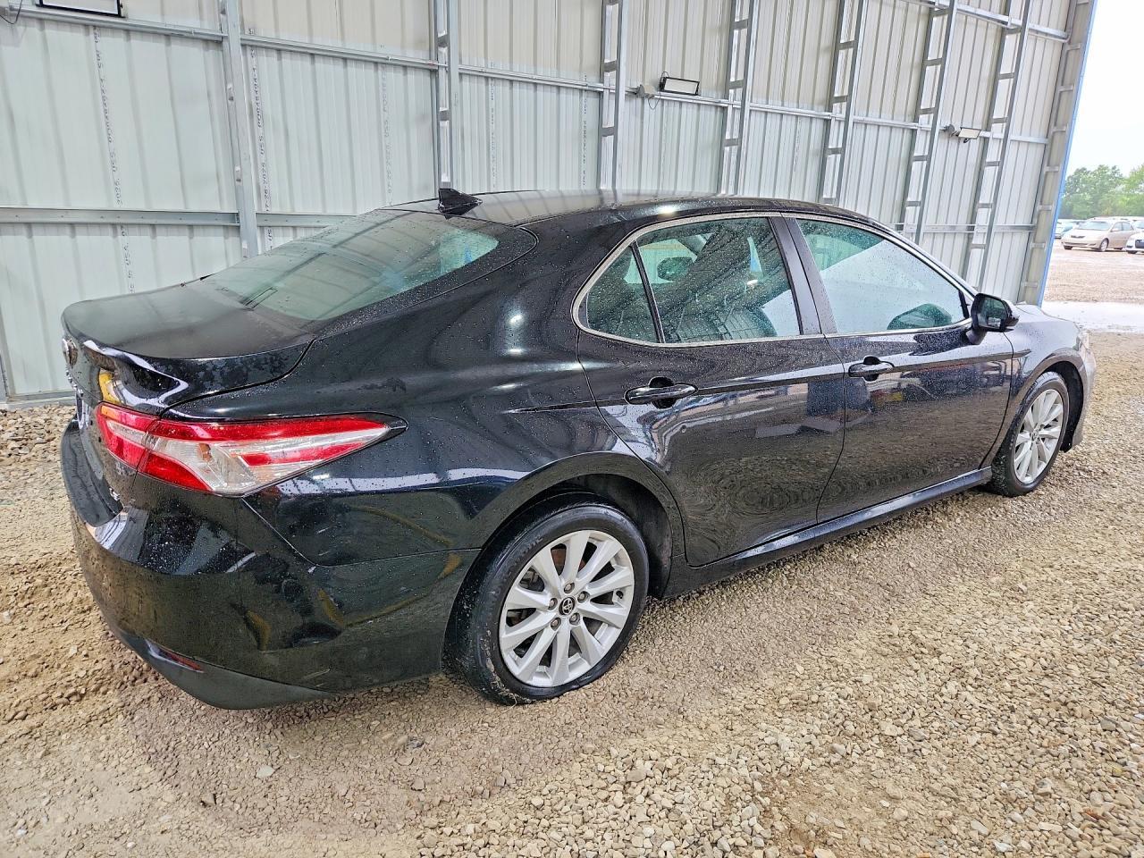 2020 Toyota Camry - Фото 3