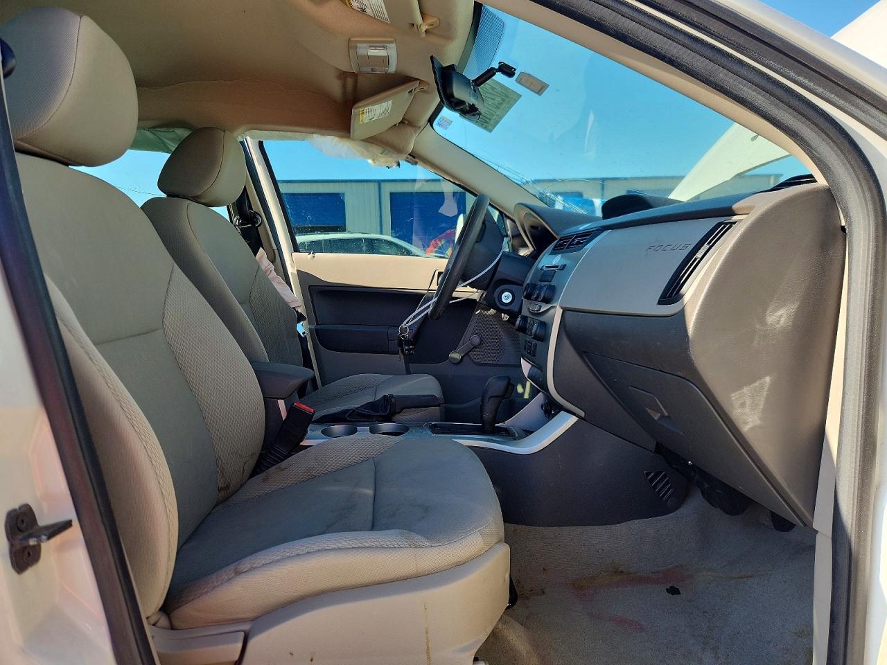 2010 Ford Focus - Image 7