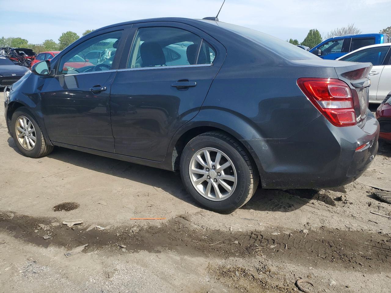 2018 Chevrolet Sonic Lt - Фото 2