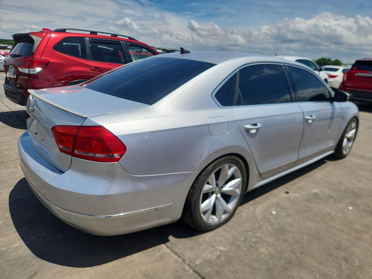 2013 Volkswagen Passat Sel - Image 3