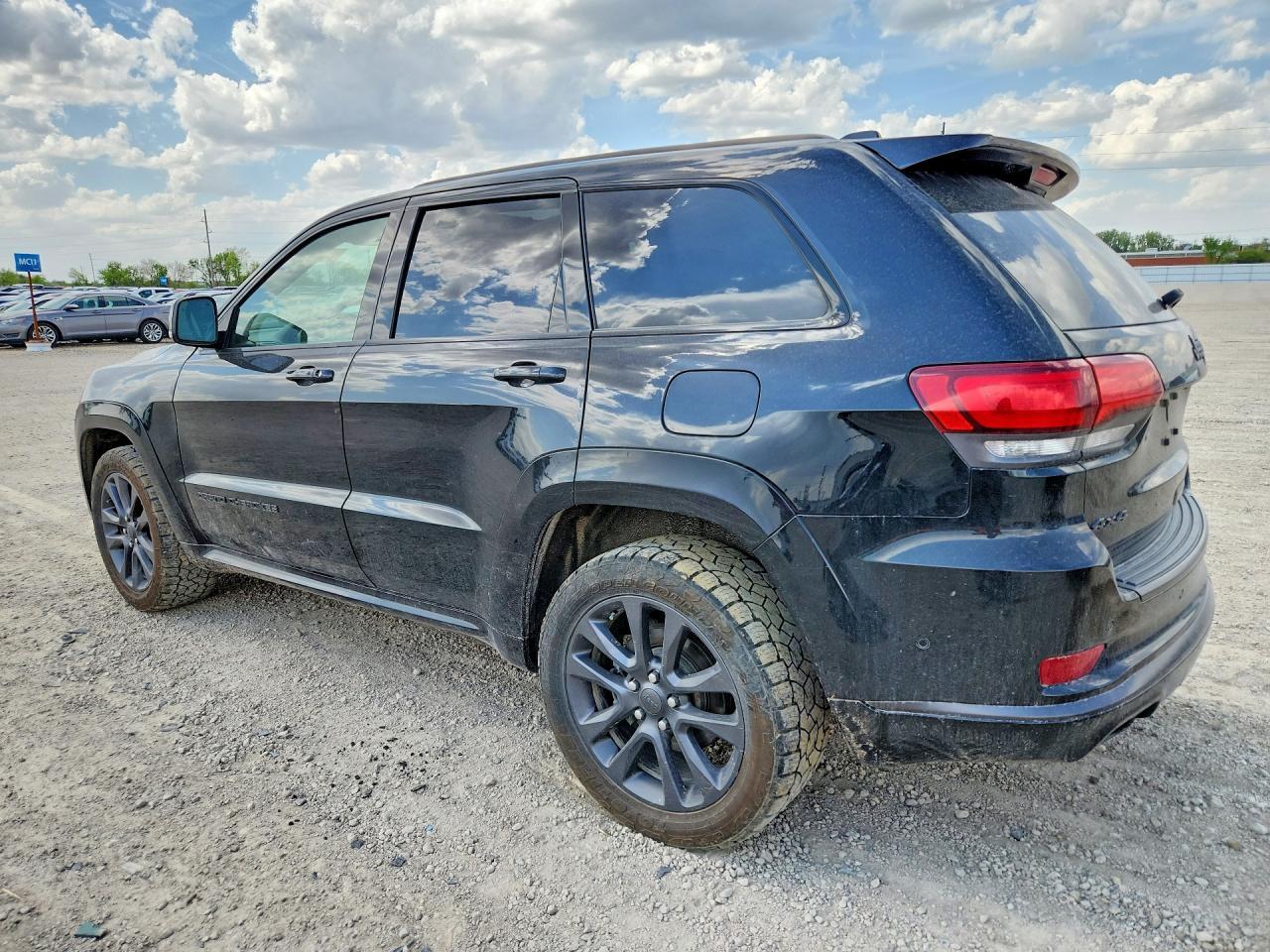 2019 Jeep Grand Cherokee Overland - Image 2