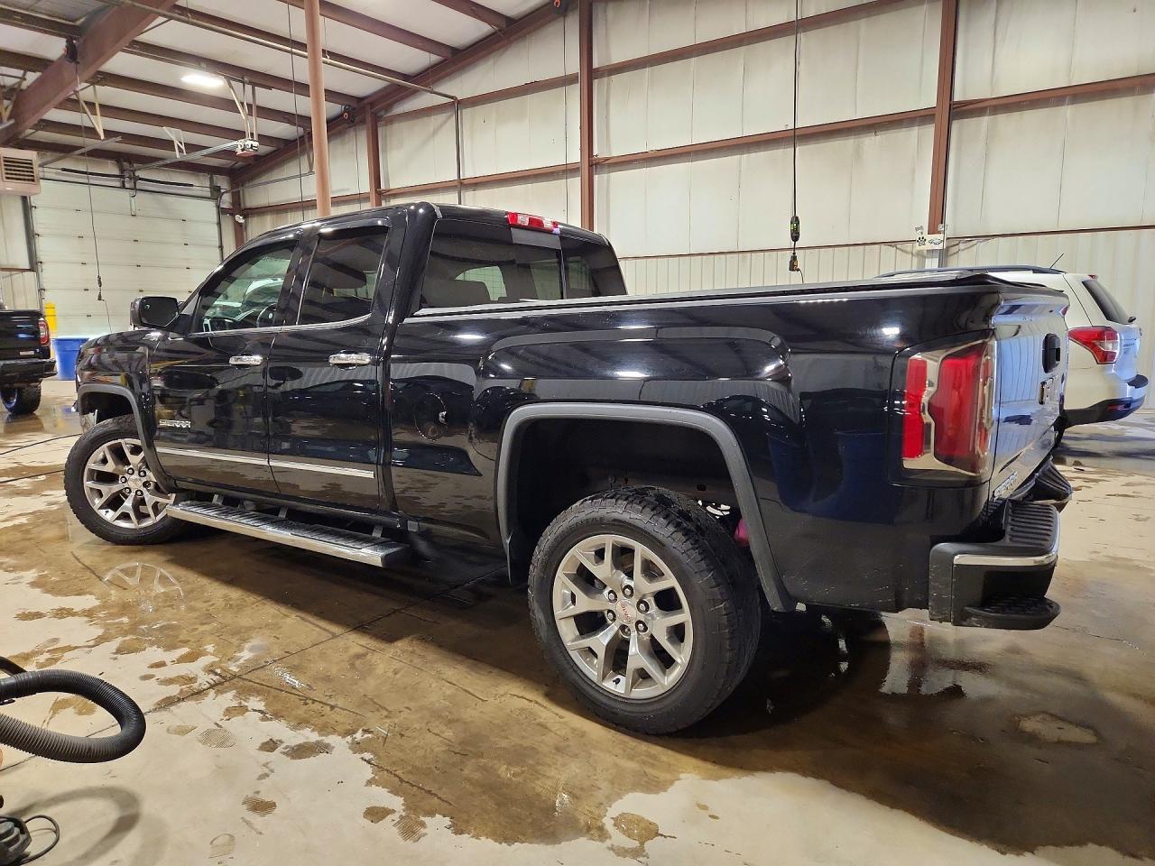 2017 GMC Sierra K1500 Slt - Image 2