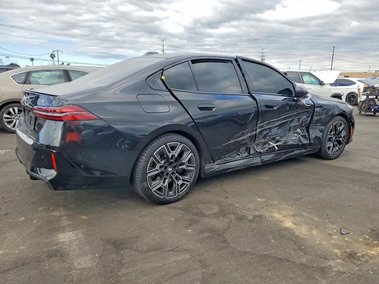 2025 BMW 530 I - Фото 3