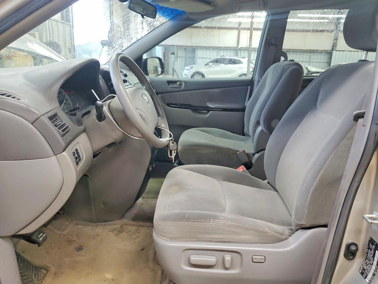 2005 Toyota Sienna Le - Фото 7