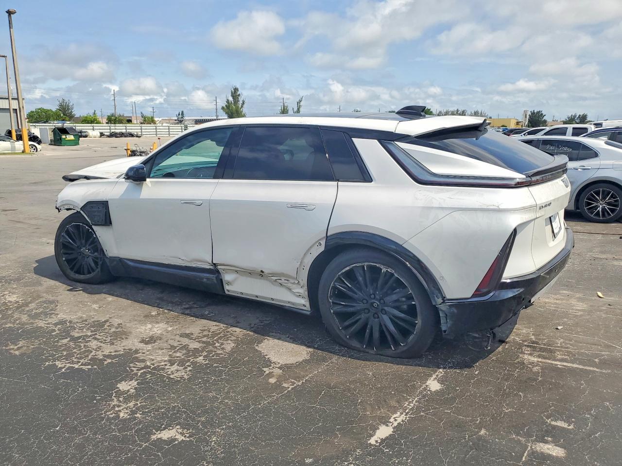 2025 Cadillac Lyriq Sport - Фото 2