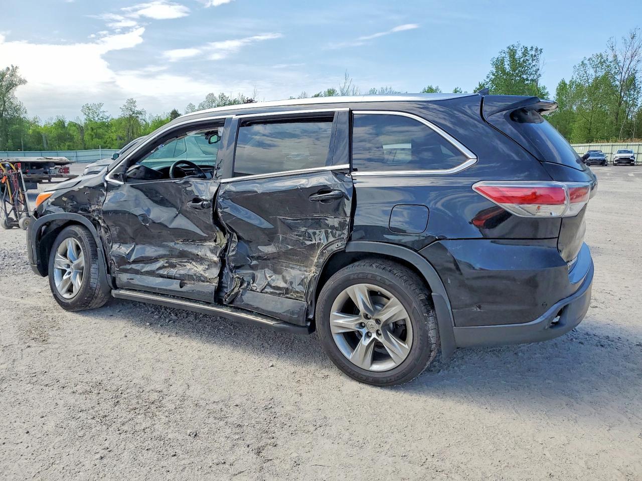 2014 Toyota Highlander Limited Platinum - Image 2