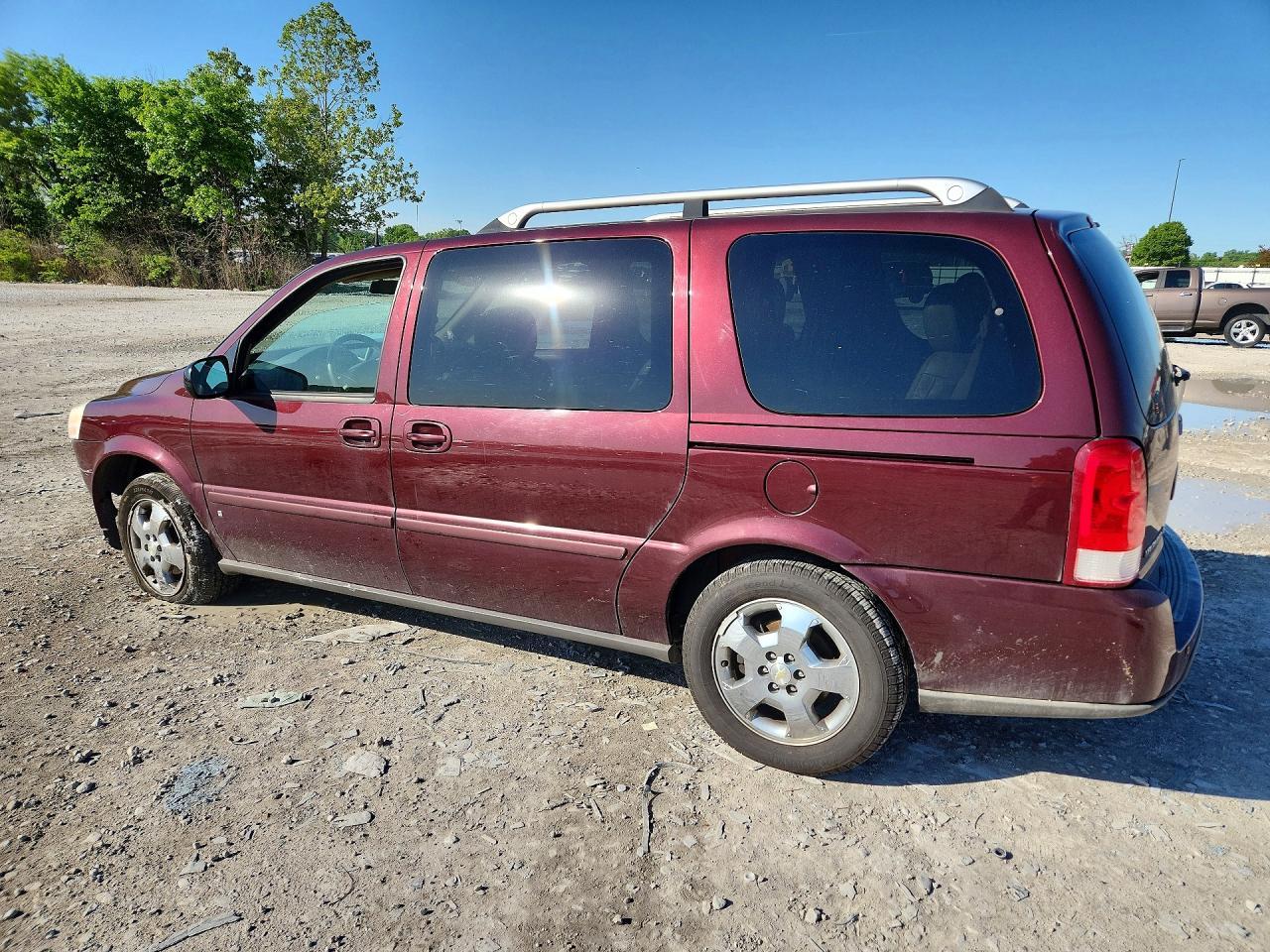 2007 Chevrolet Uplander - Image 2
