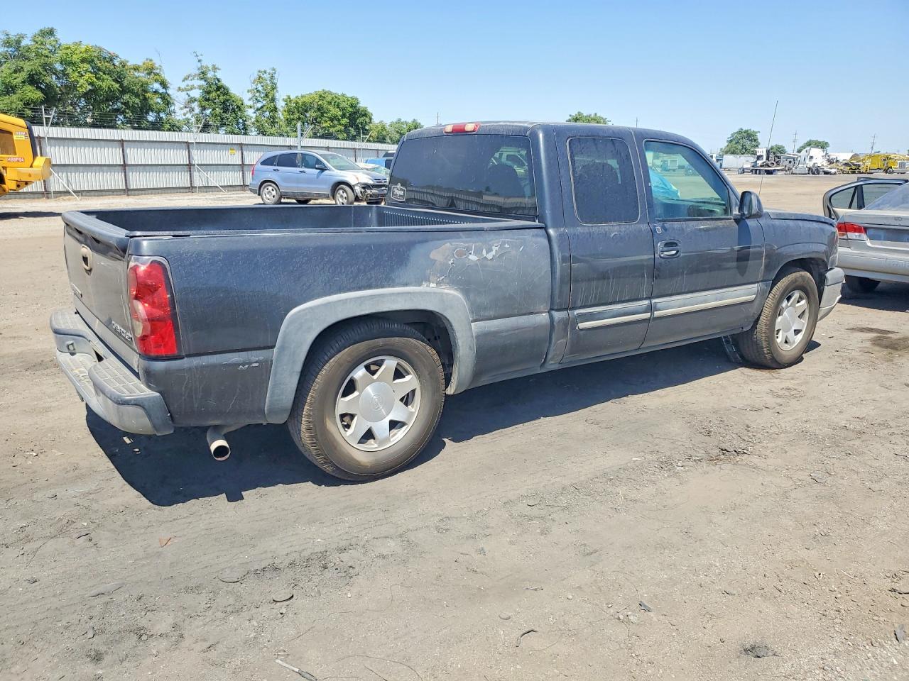 2003 Chevrolet Silverado C1500 - Image 3