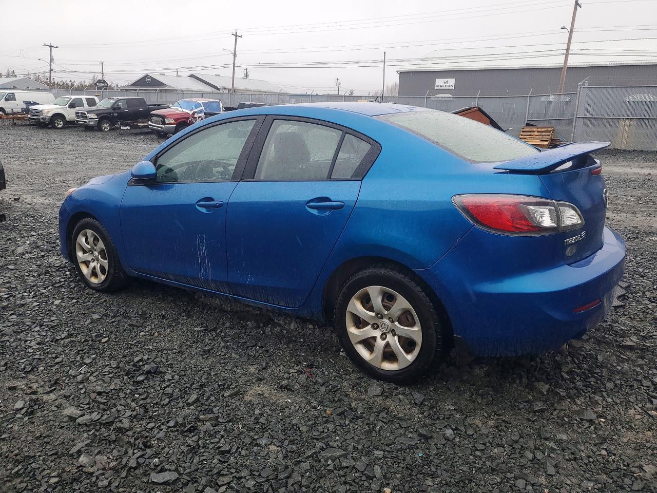 2012 Mazda 3 I - Image 2