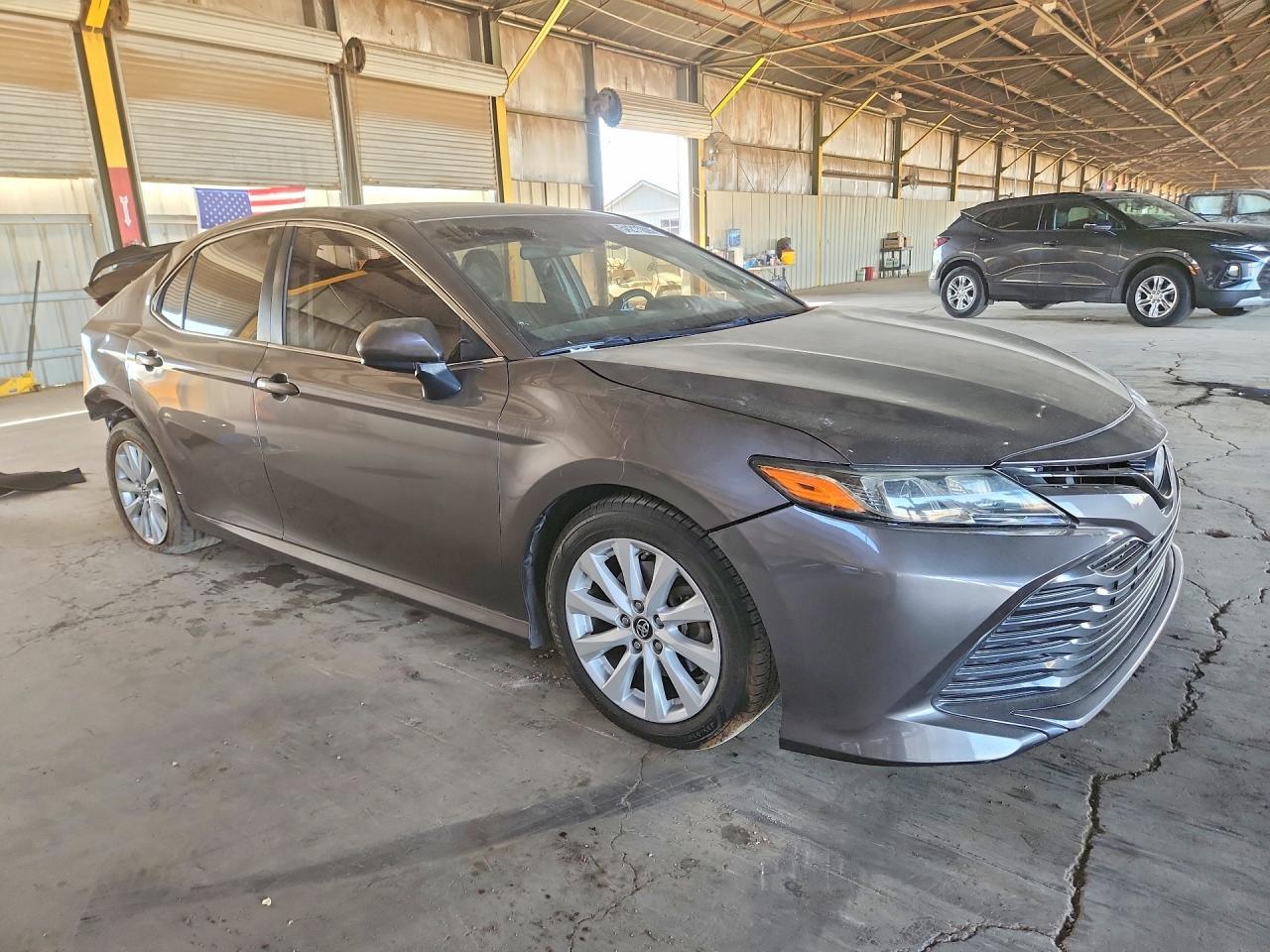 2019 Toyota Camry Le - Фото 4