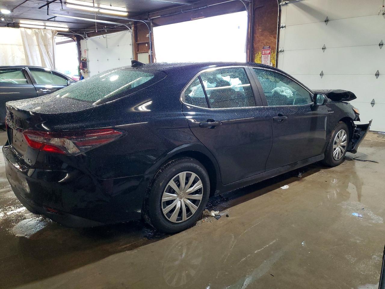2021 Toyota Camry - Фото 3