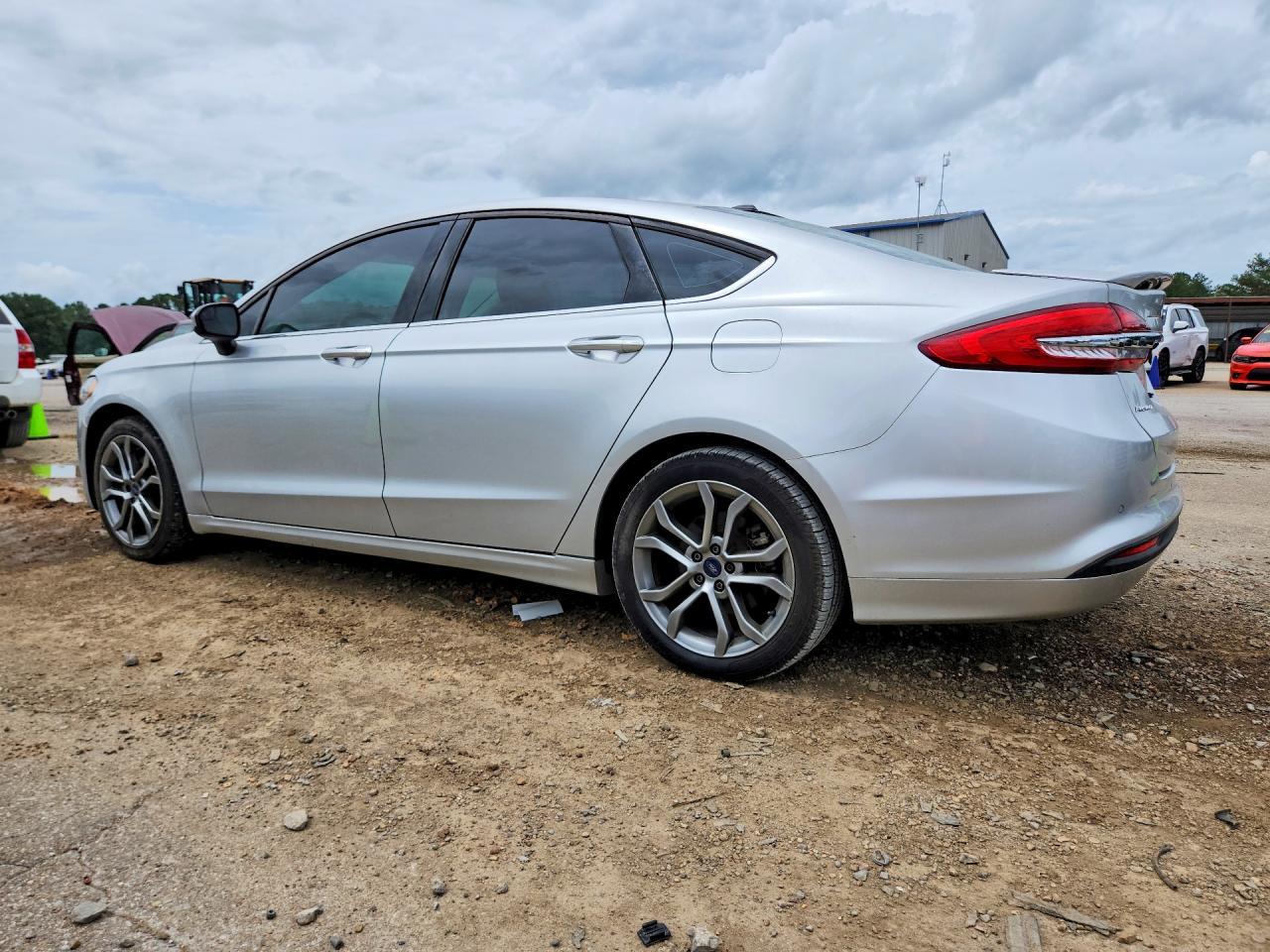 2017 Ford Fusion Se - Фото 2