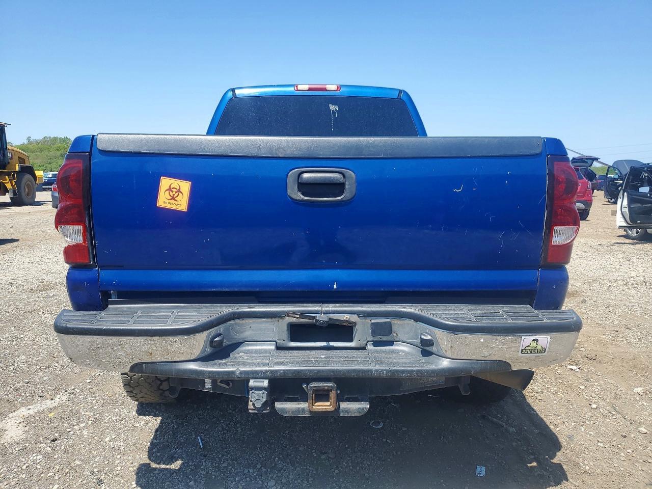 2004 GMC Sierra K2500 Heavy Duty - Image 6