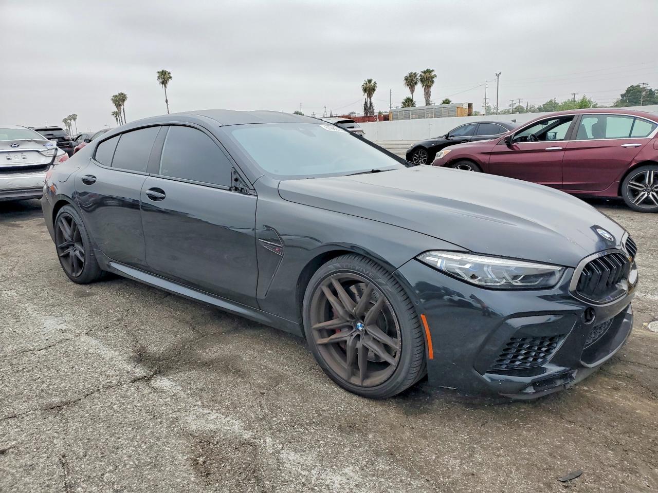 2022 BMW M8 - Фото 4