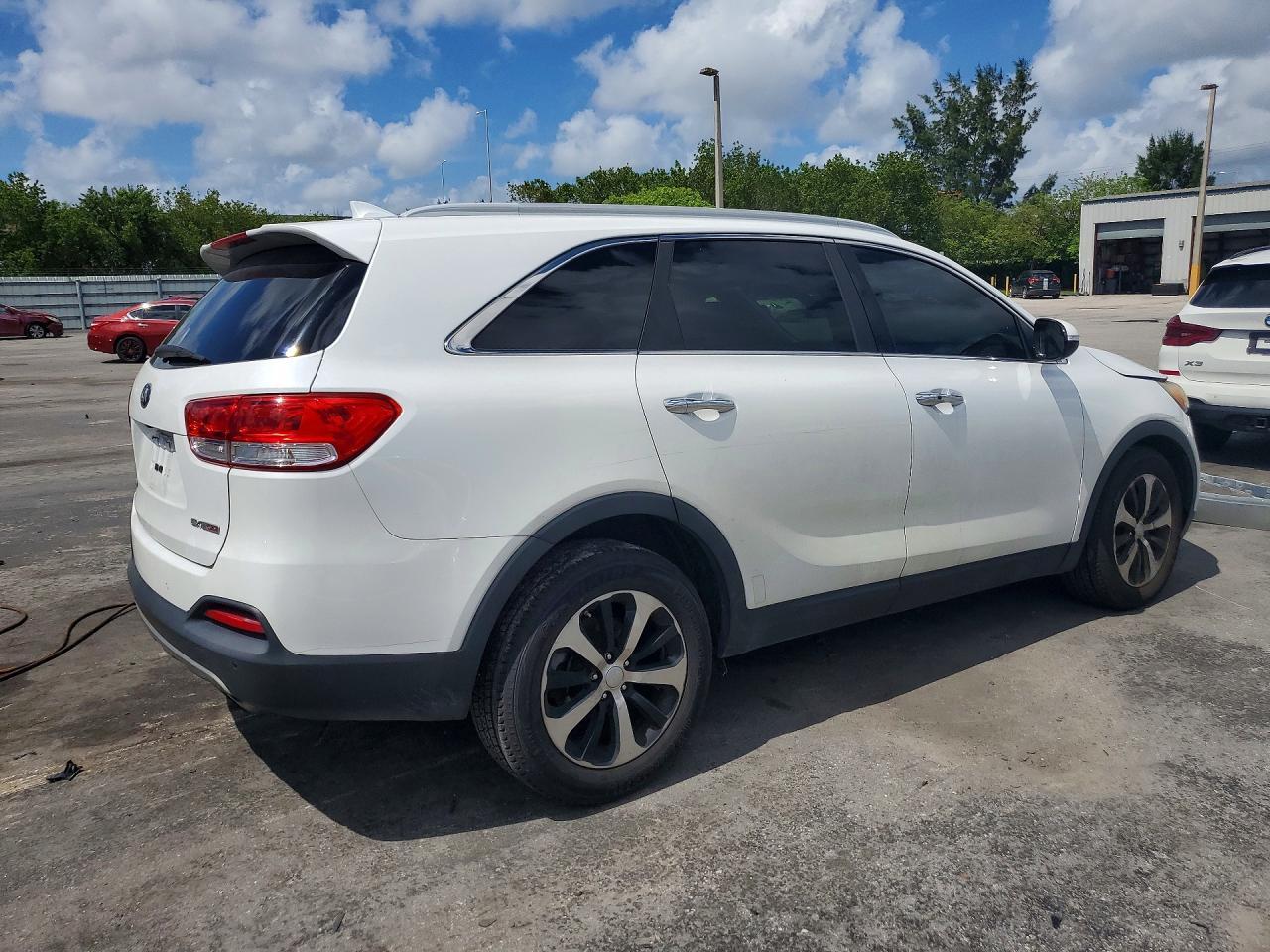2017 Kia Sorento Ex - Image 3