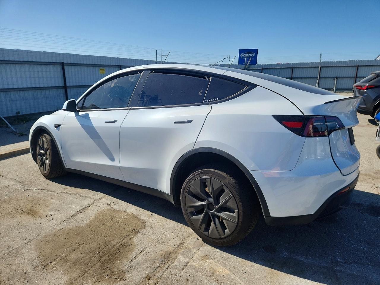 2024 Tesla Model Y - Фото 2