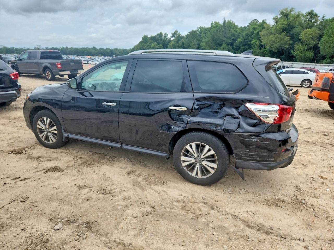 2019 Nissan Pathfinder S - Фото 2