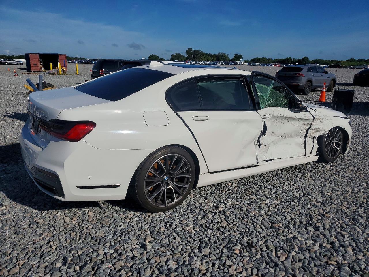 2021 BMW 750 Xi - Фото 3