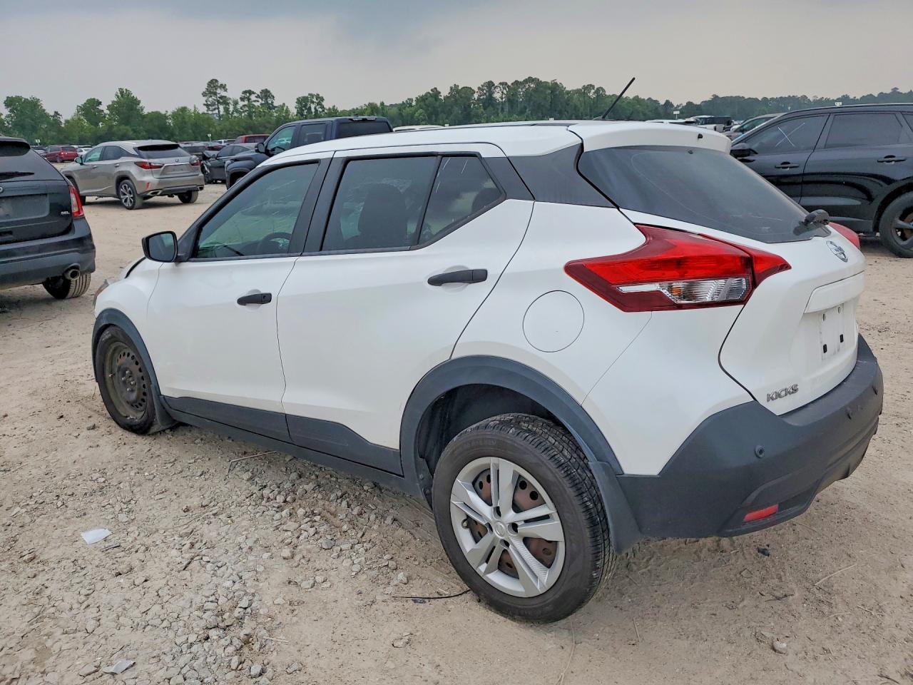 2020 Nissan Kicks S - Фото 2