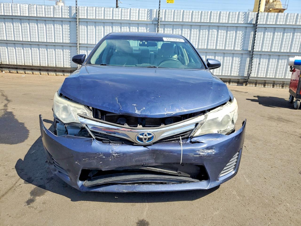 2014 Toyota Camry Hybrid Le - Image 5