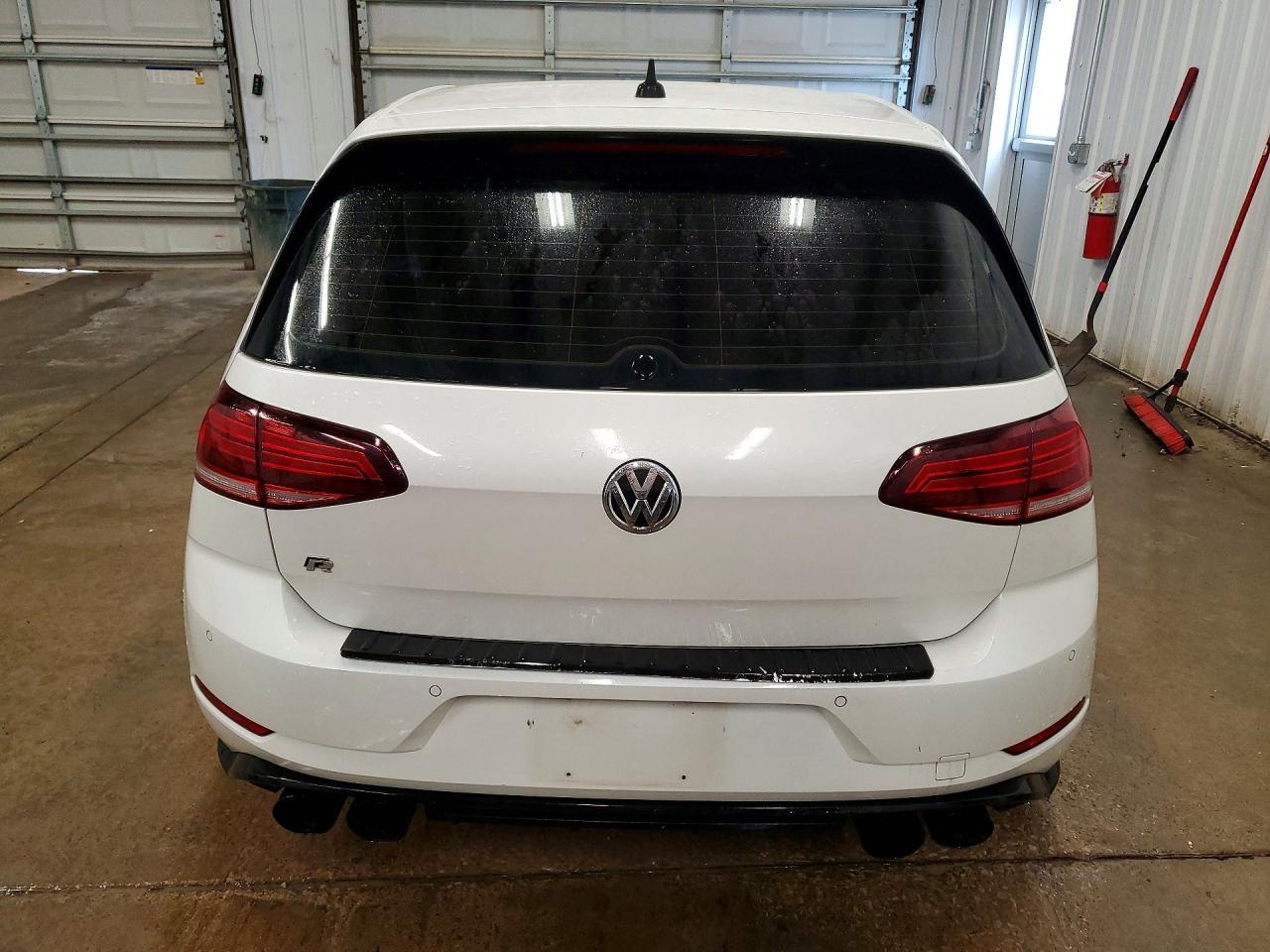 2019 Volkswagen Golf R - Image 6